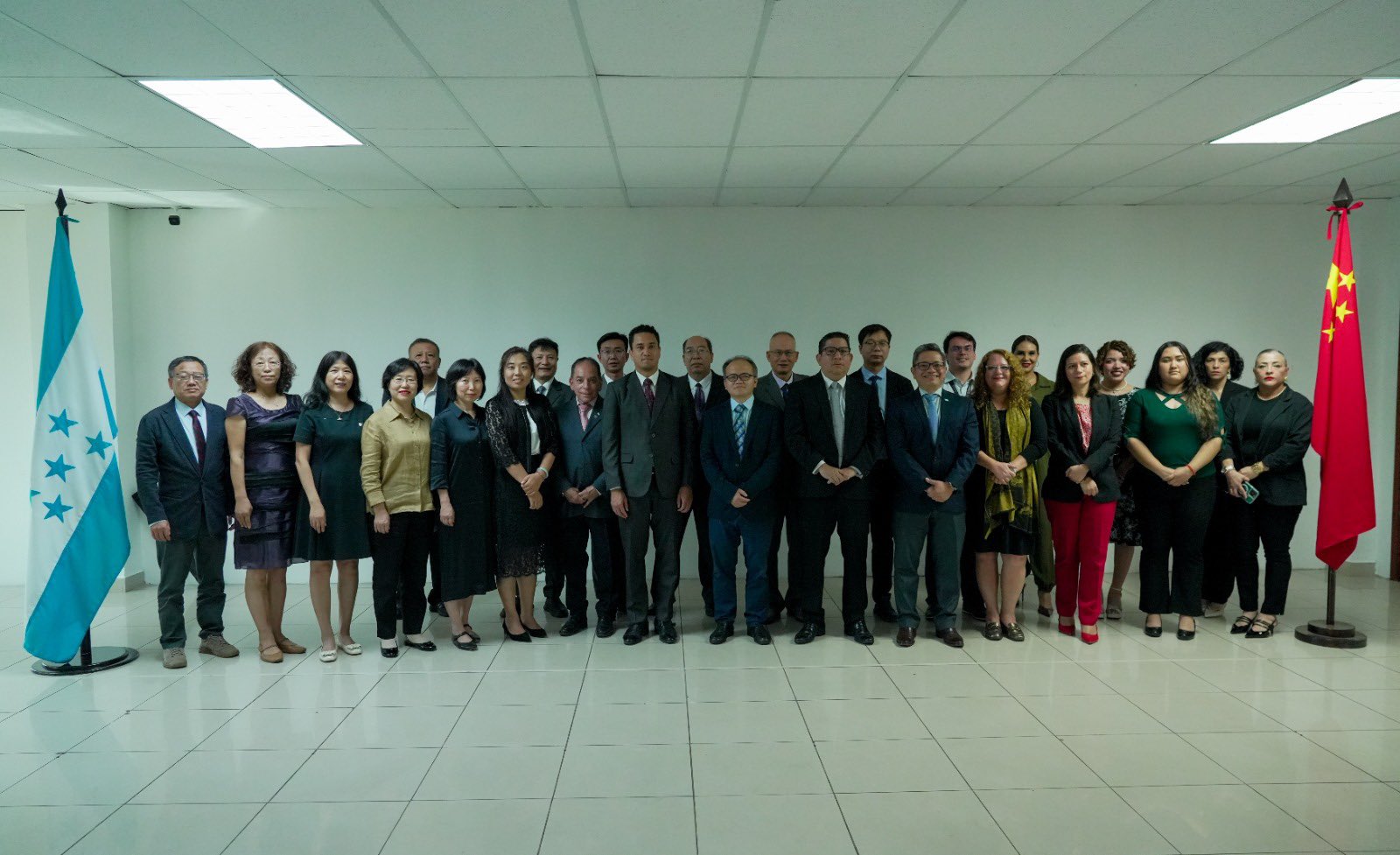 Erick Tejada y Christian Duarte reciben misión técnica de expertos de alto nivel de la cooperación China para evaluar represa hidroeléctrica Patuca II-A.